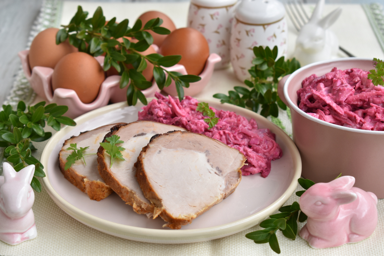 wielkanocny-schab-pieczony-z-salatka-sledziowa_2